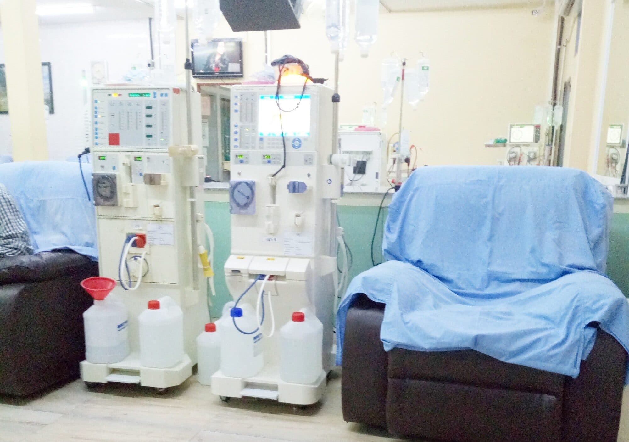 Dialysis machine used for renal treatment